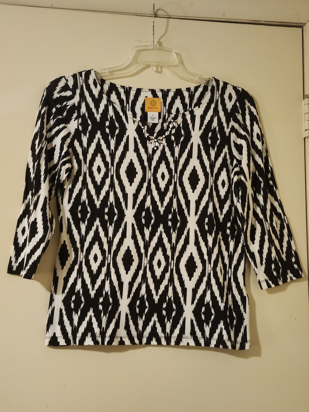 Ruby Rd. Contemporary Black & White Geometric 3/4 Sleeve Top Stud Accents S